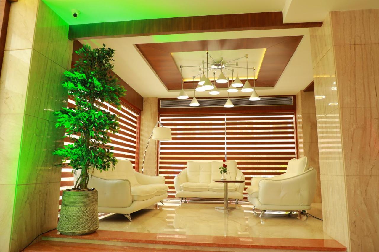 Coral Isle Hotel Kochi Exterior photo