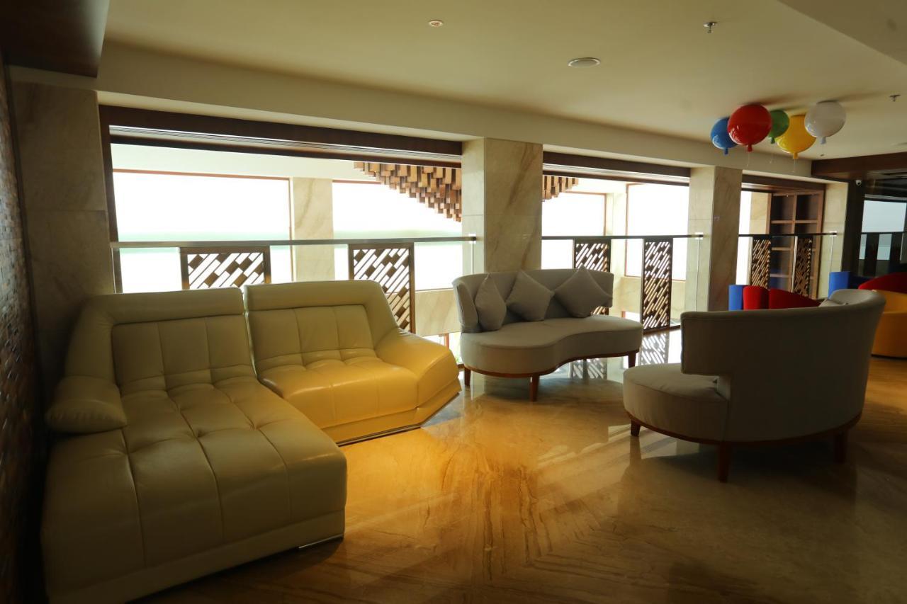 Coral Isle Hotel Kochi Exterior photo