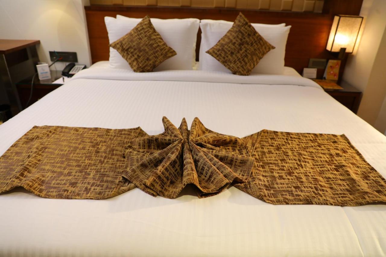 Coral Isle Hotel Kochi Exterior photo