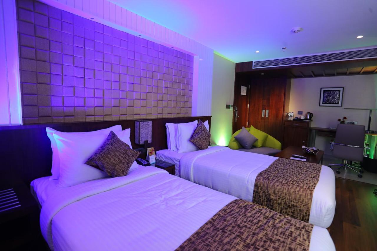 Coral Isle Hotel Kochi Exterior photo