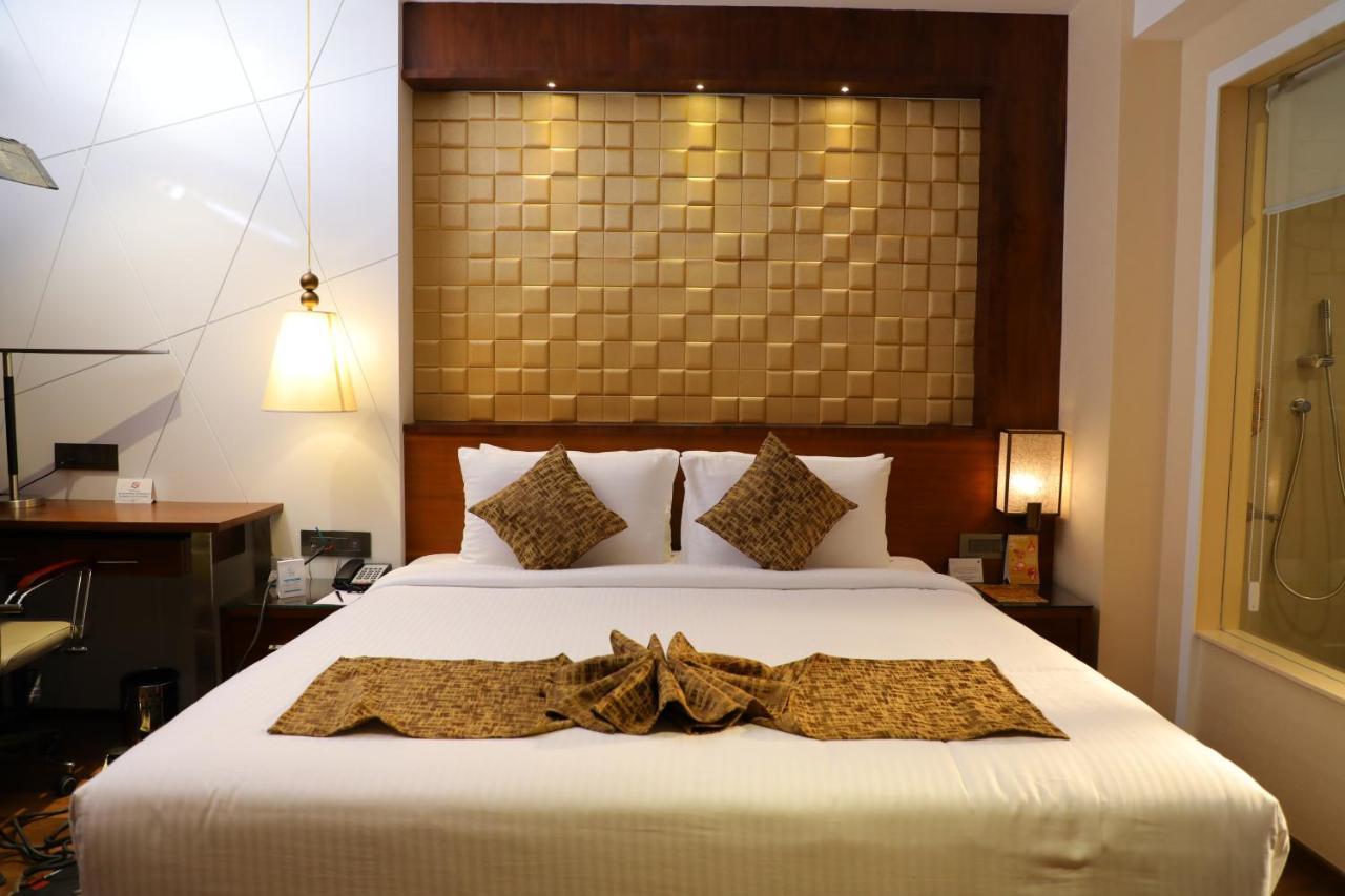 Coral Isle Hotel Kochi Exterior photo
