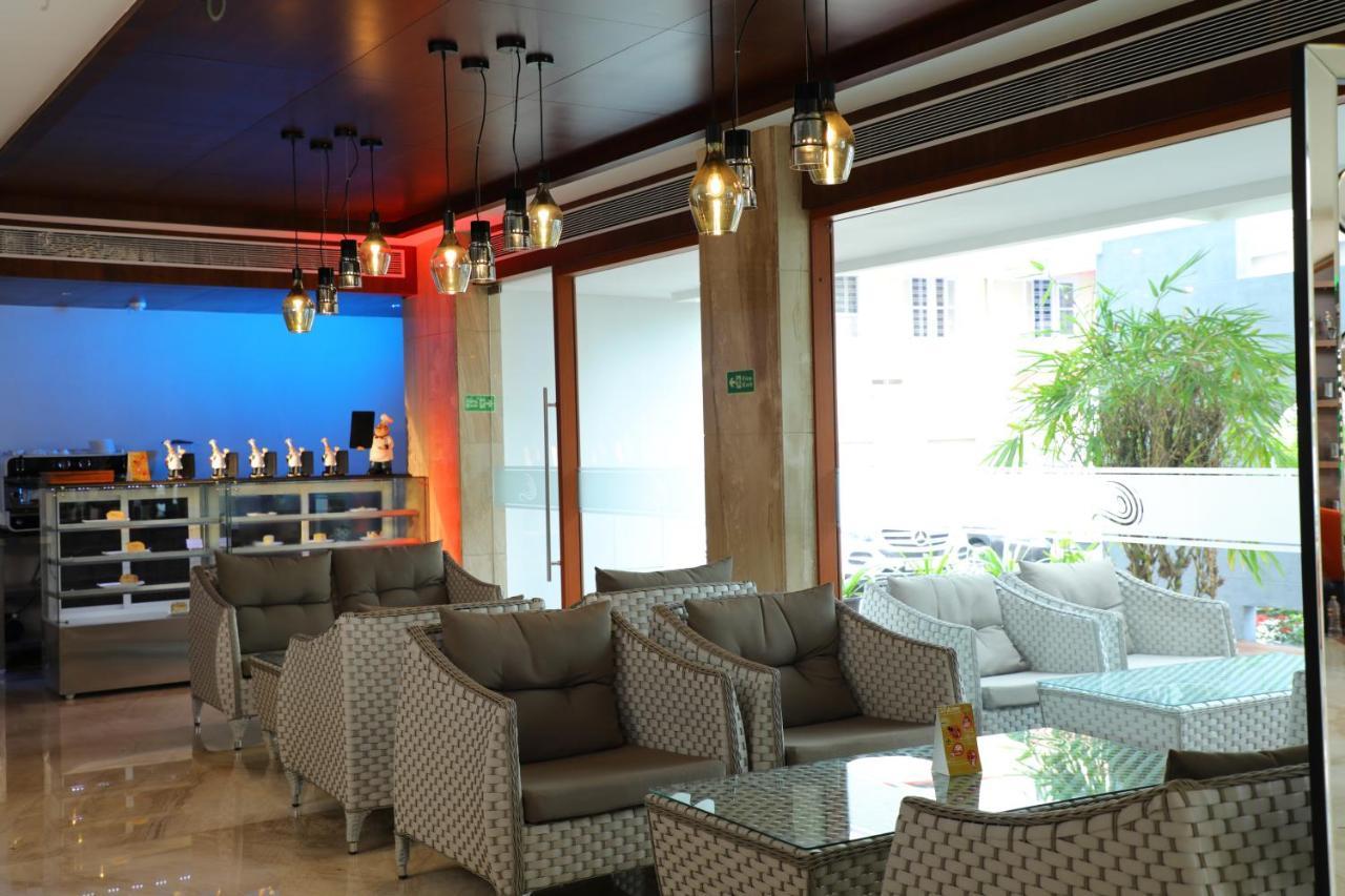 Coral Isle Hotel Kochi Exterior photo