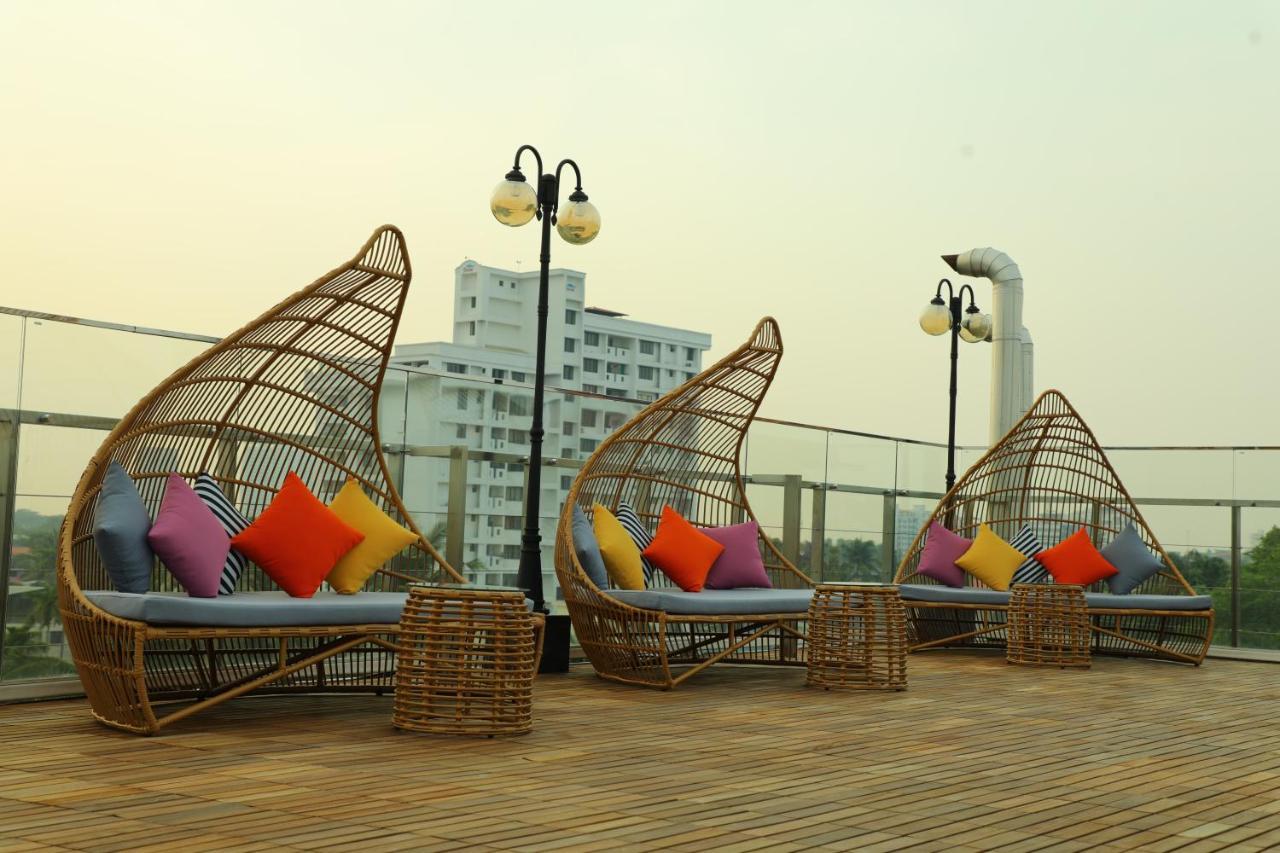 Coral Isle Hotel Kochi Exterior photo
