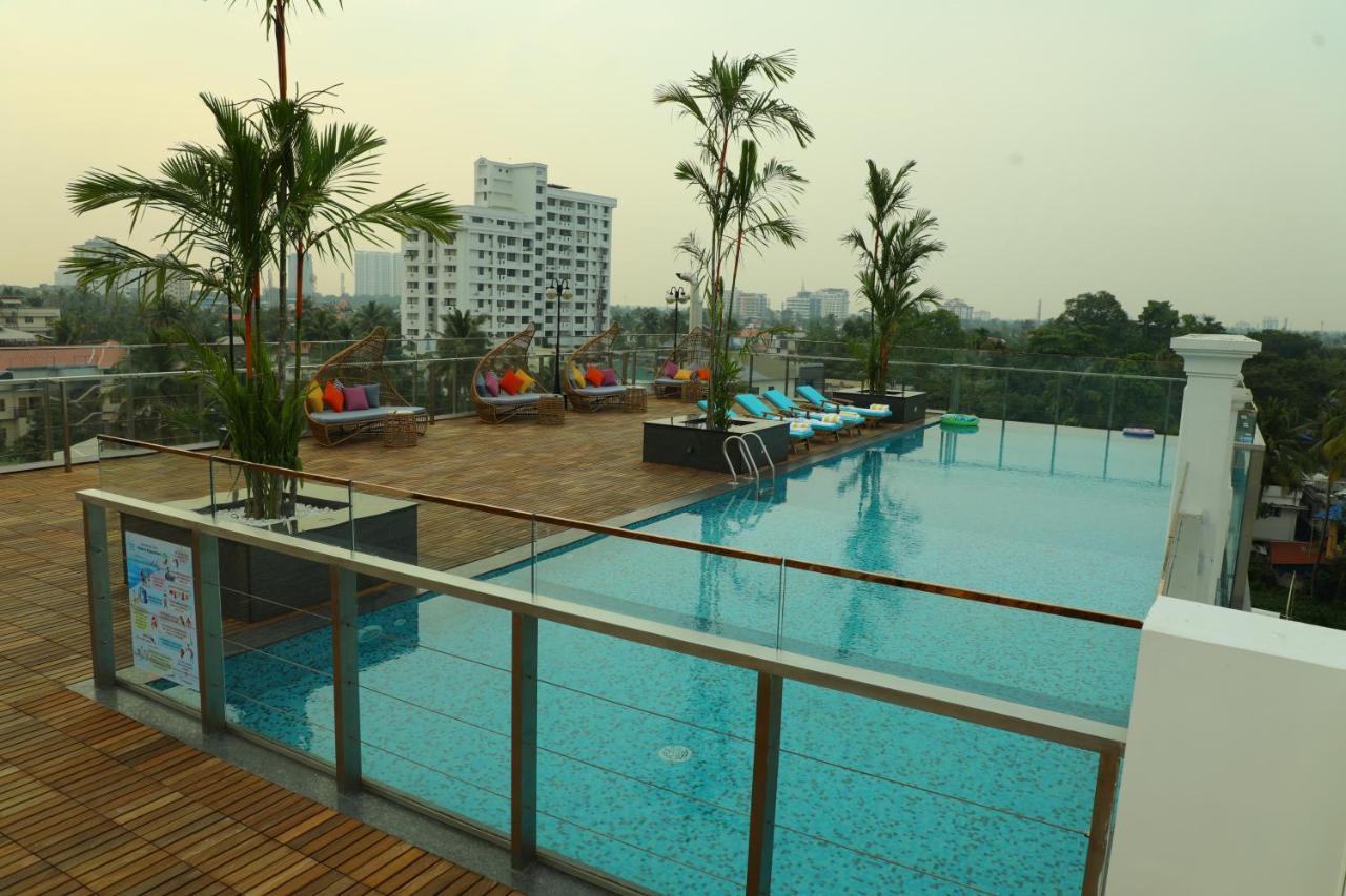 Coral Isle Hotel Kochi Exterior photo