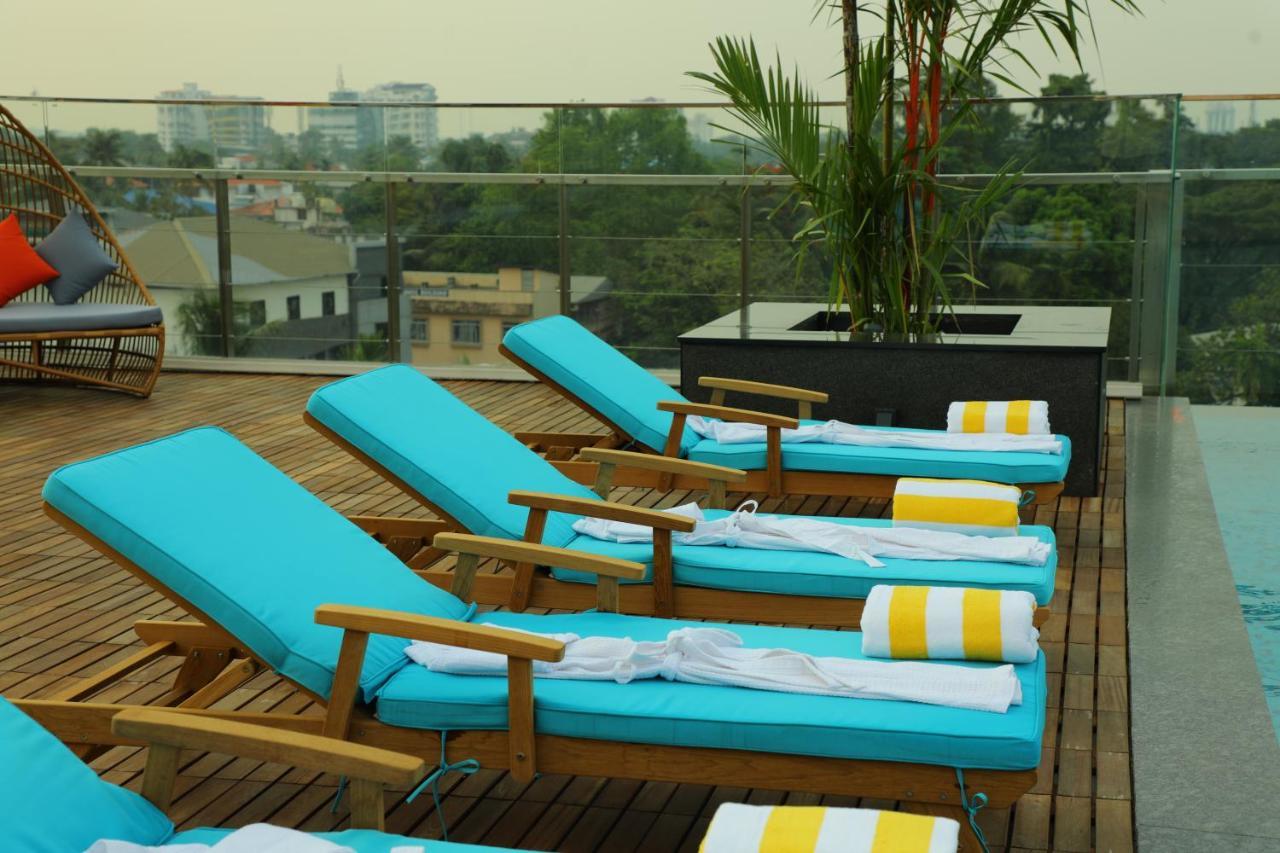Coral Isle Hotel Kochi Exterior photo